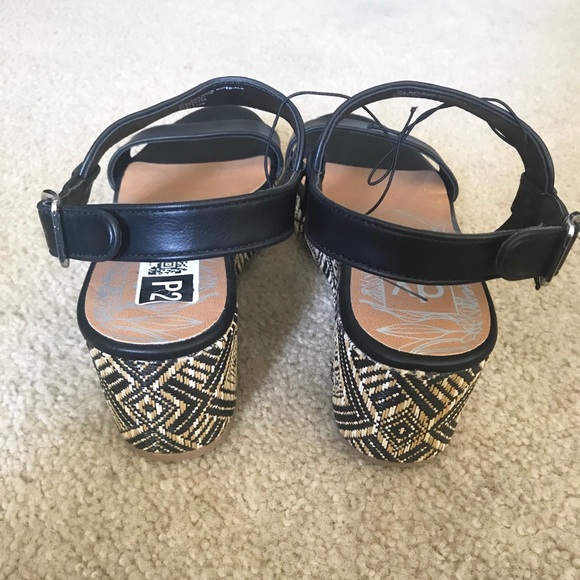 🔥2 x $25🔥DV “Brynn” tribal print platform sandal - Picture 4 of 6